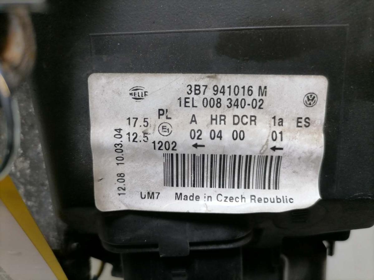 VW Passat 3BG original Xenonscheinwerfer vorn rechts leicht vergilbt Bj.2005